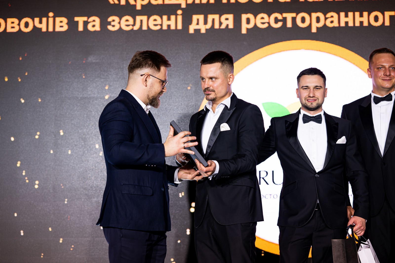 Отримання нагороди Кращий постачальник фруктів, овочів та зелені для ресторанного бізнесу України